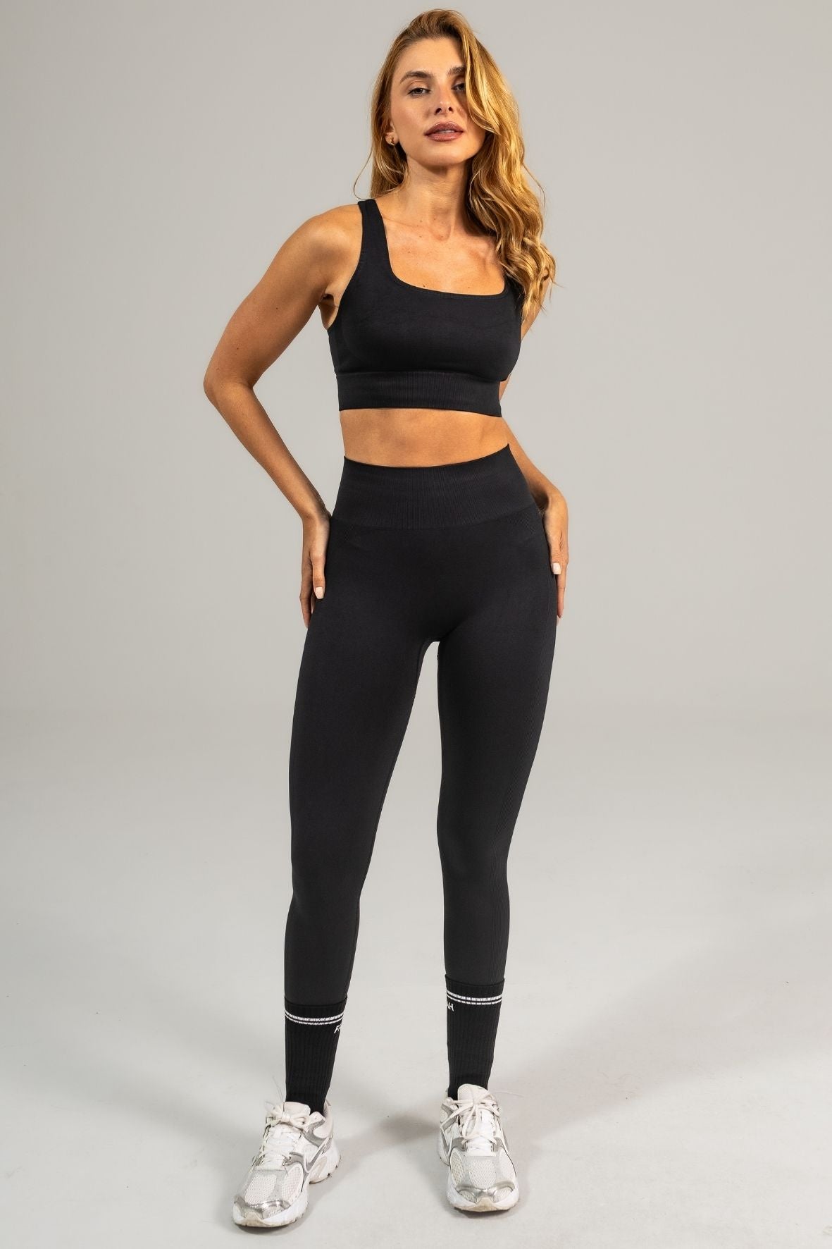 Conjunto sem costura legging e top nadador liso preto