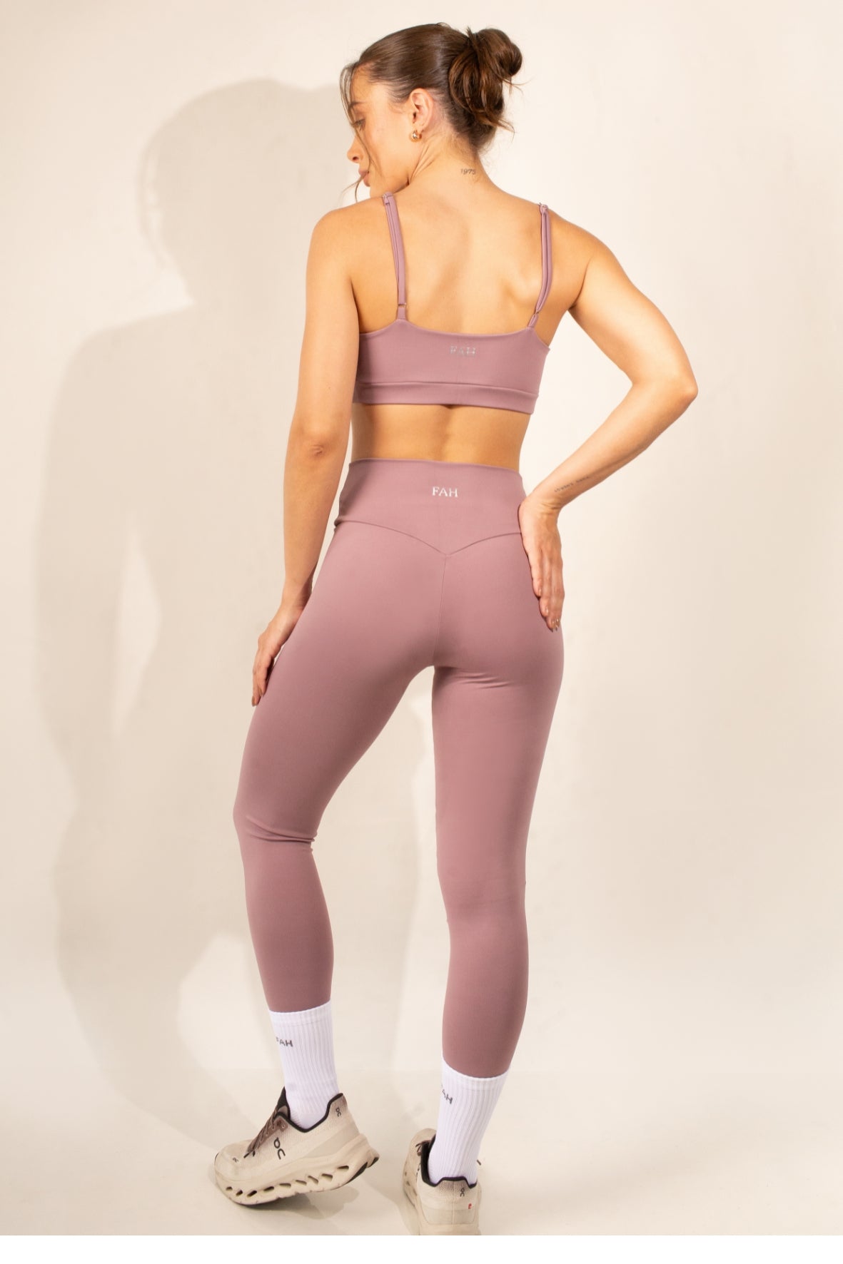 Conjunto legging sem costura frontal e top basic sculpt satin