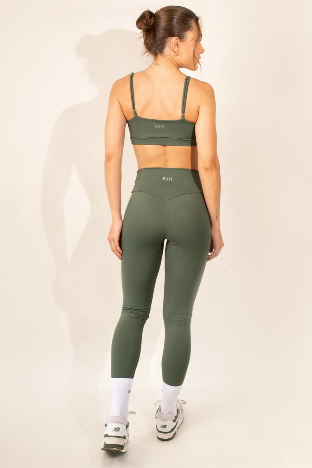 Conjunto legging sem costura frontal e top basic sculpt verde