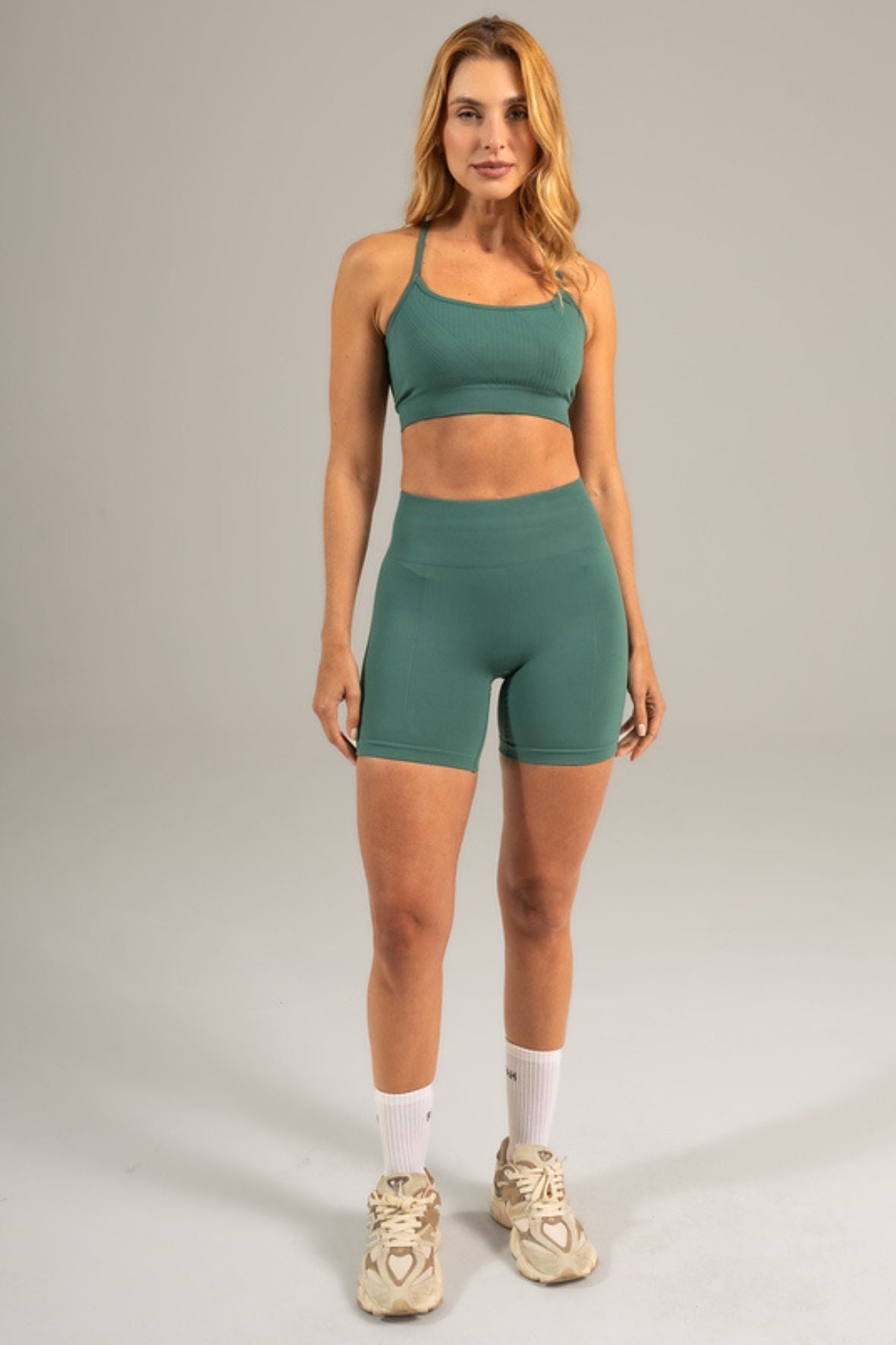 Conjunto shorts listra frontal sem costura verde
