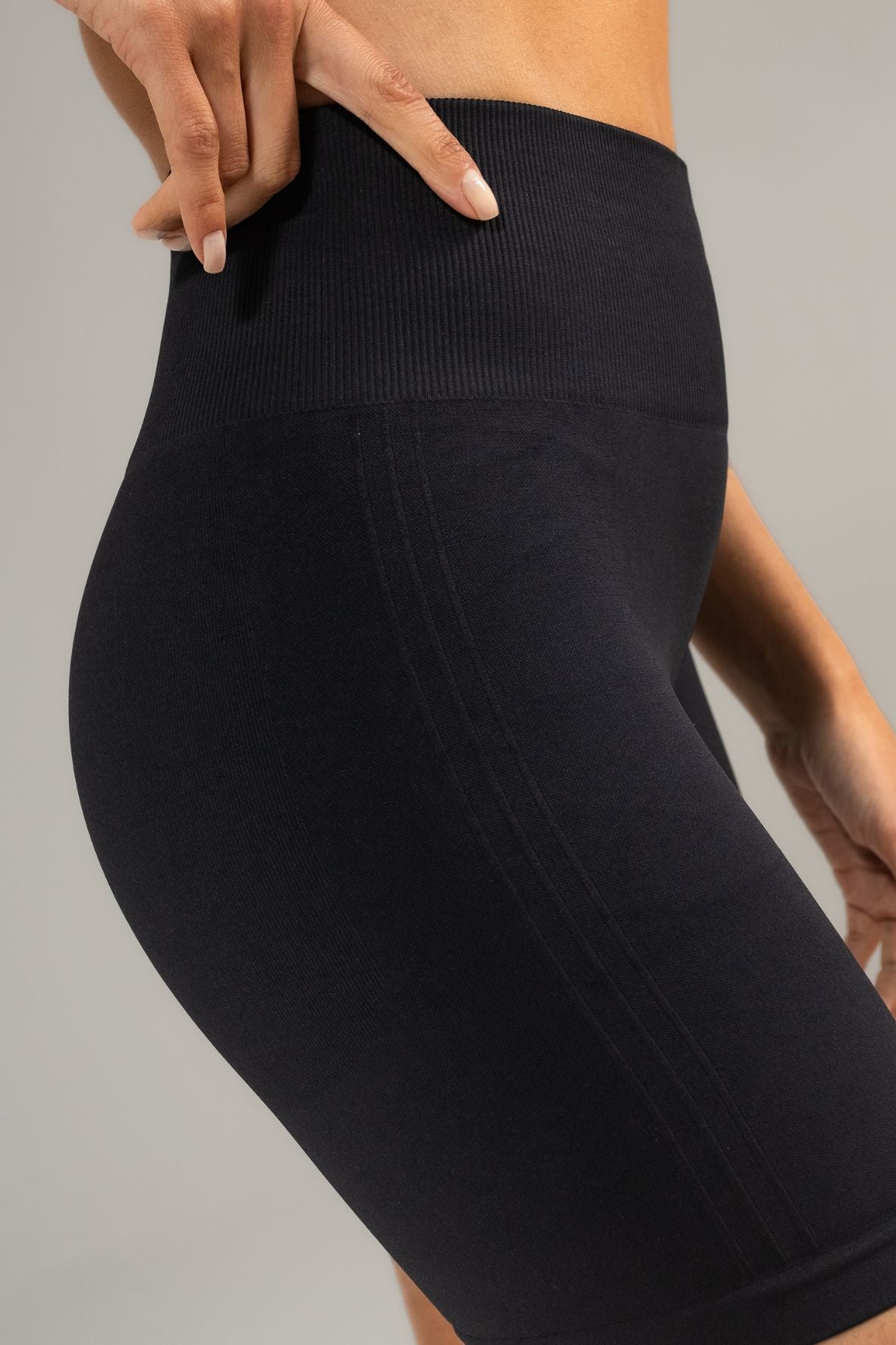 Shorts sem costura listra lateral  preto