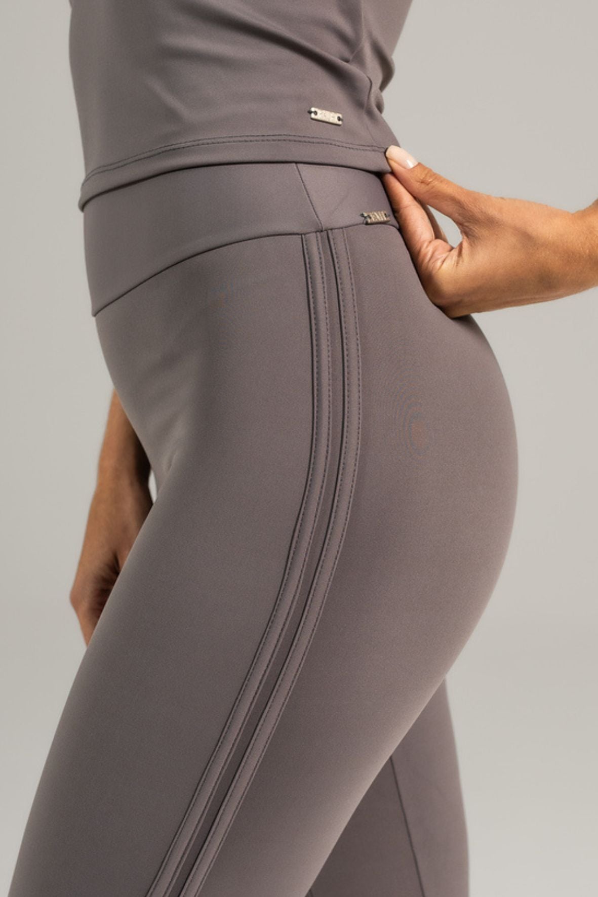 Conjunto duas listras laterais sculpt cinza
