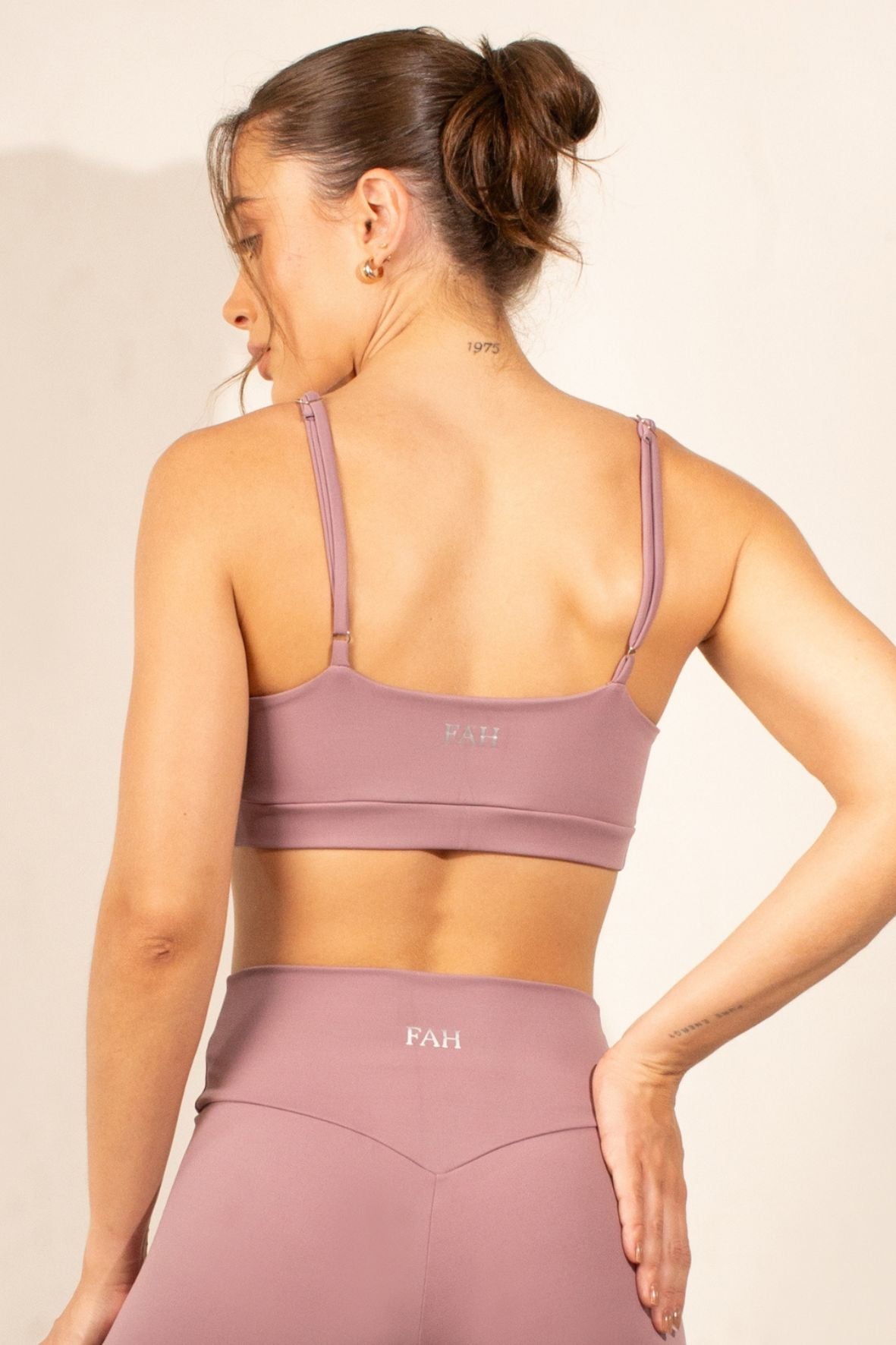 Top basic com regulador  sculpt satin