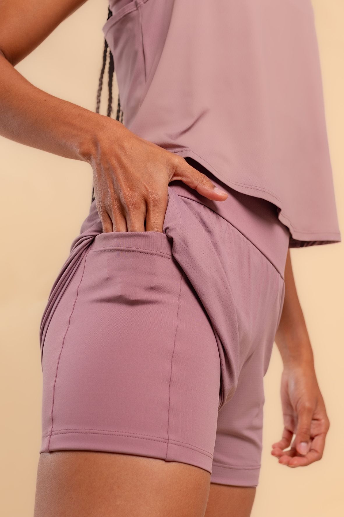 Conjunto shorts corrida dois bolsos e top basic satin