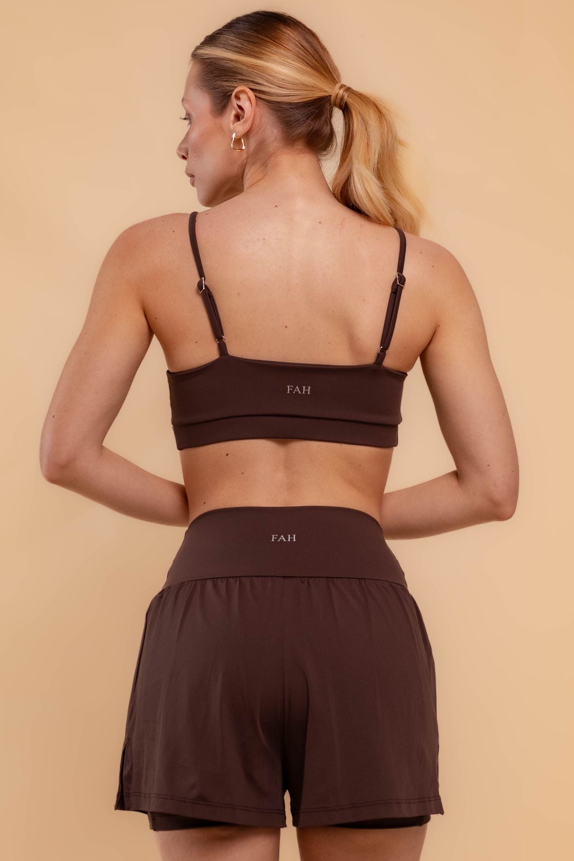 Shorts  corrida dois bolsos café