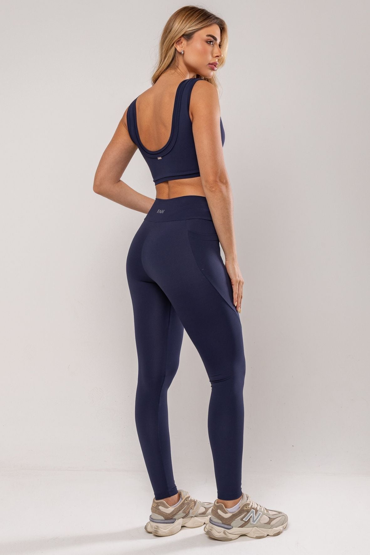Conjunto Legging bolsos laterais e top camada dupla eclipse