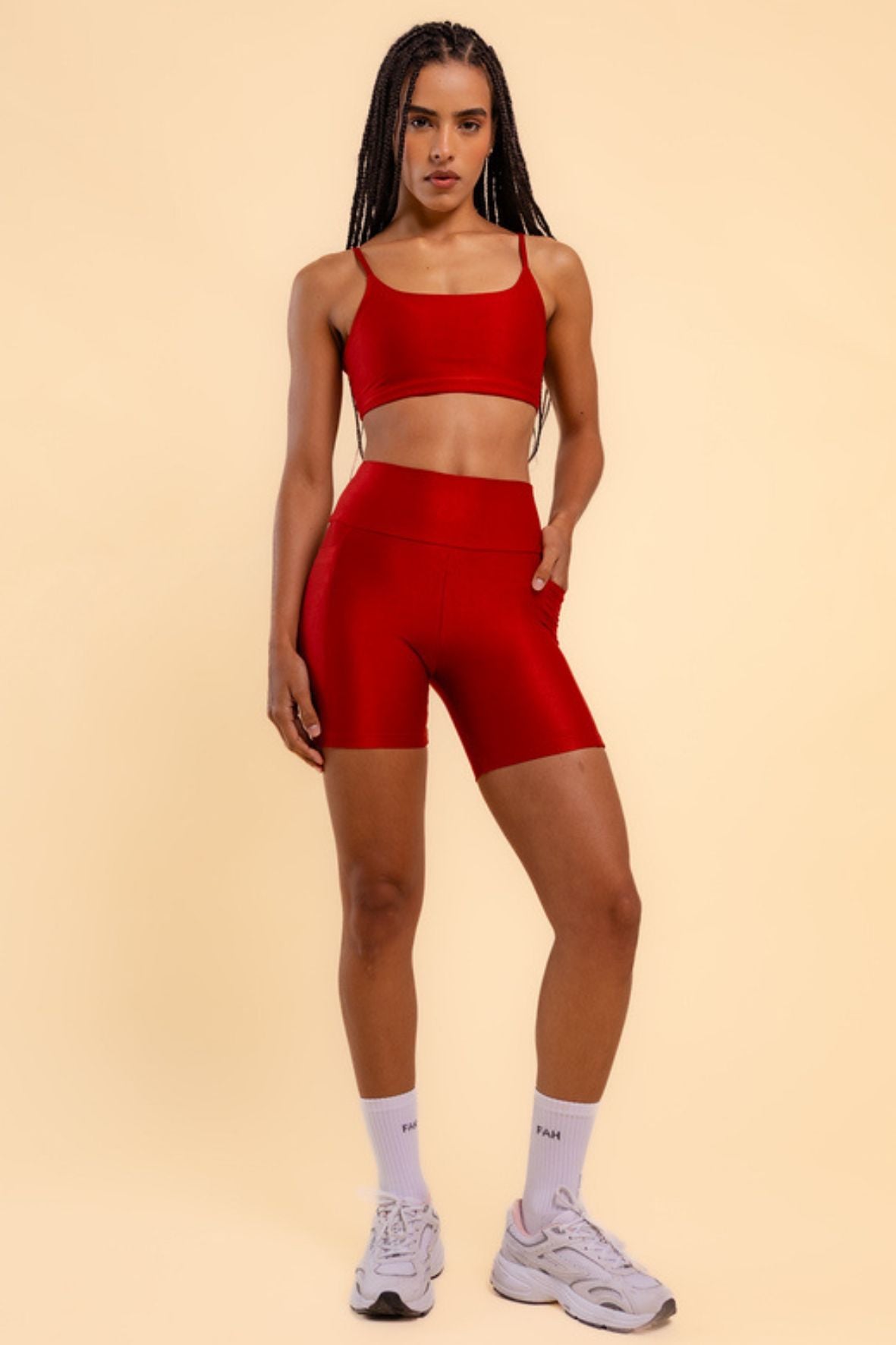 Conjunto shorts bolsos laterais e top alça lumen rubi
