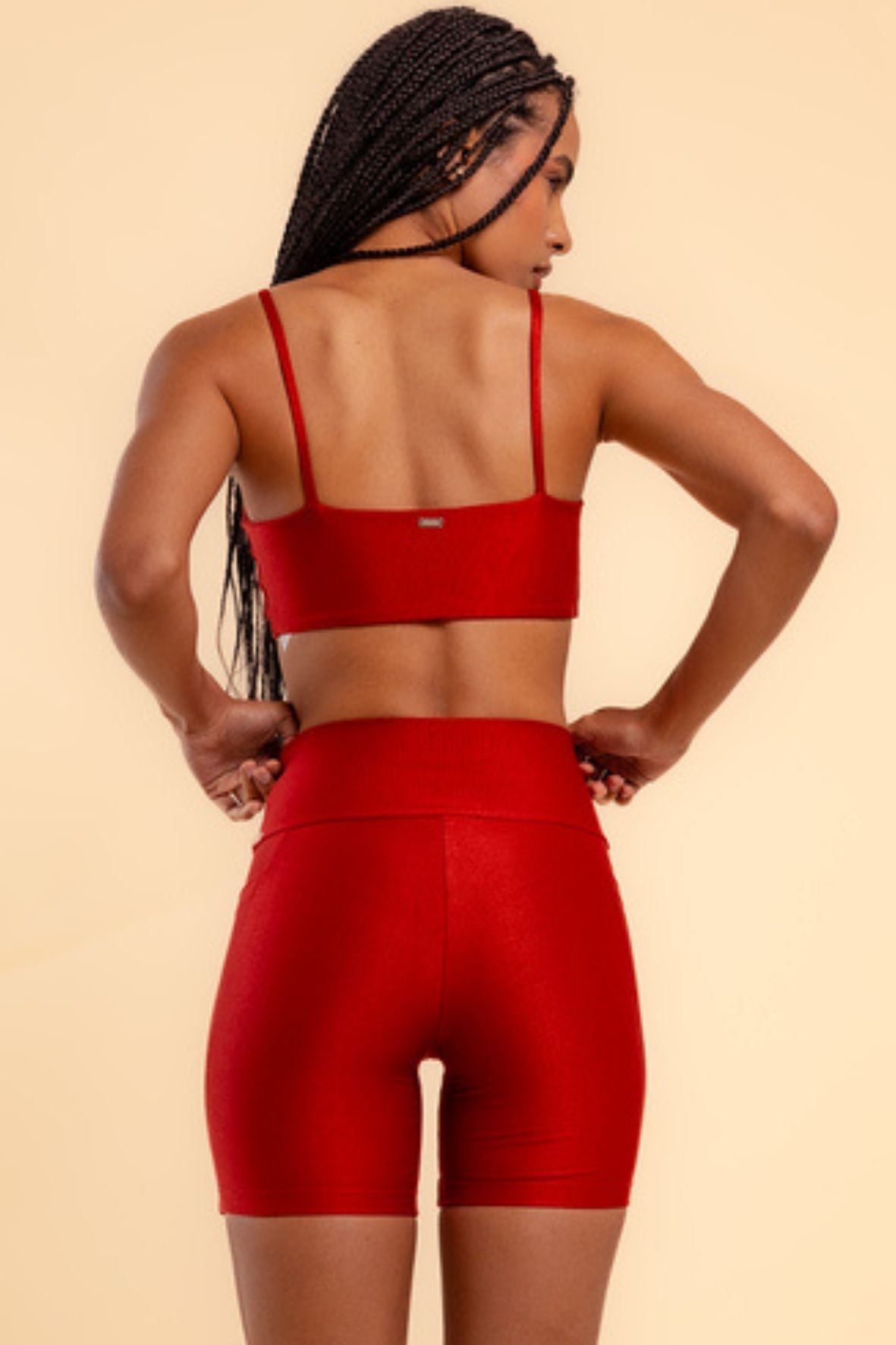 Conjunto shorts bolsos laterais e top alça lumen rubi