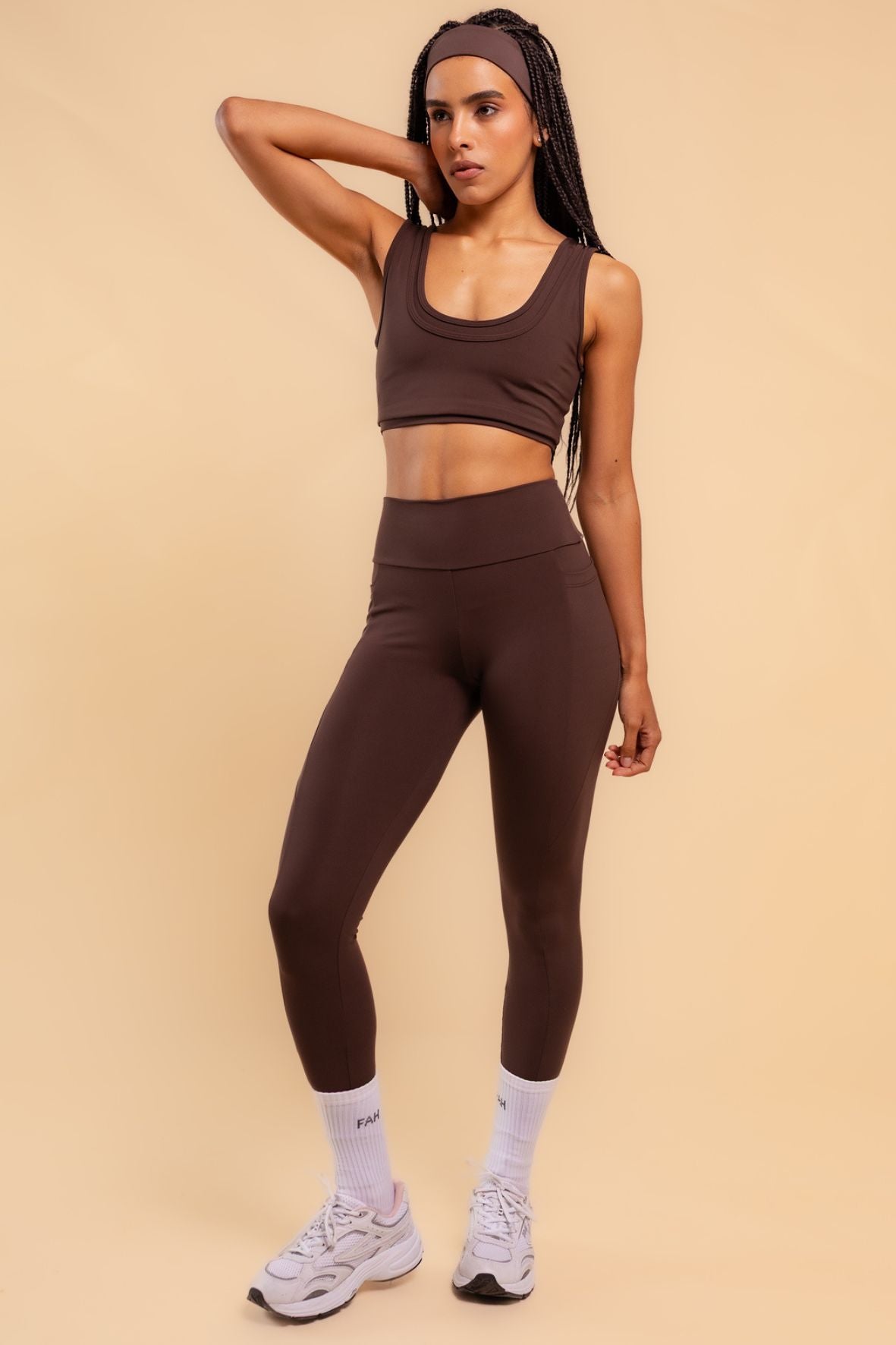 Conjunto Legging bolsos laterais e top camada dupla café