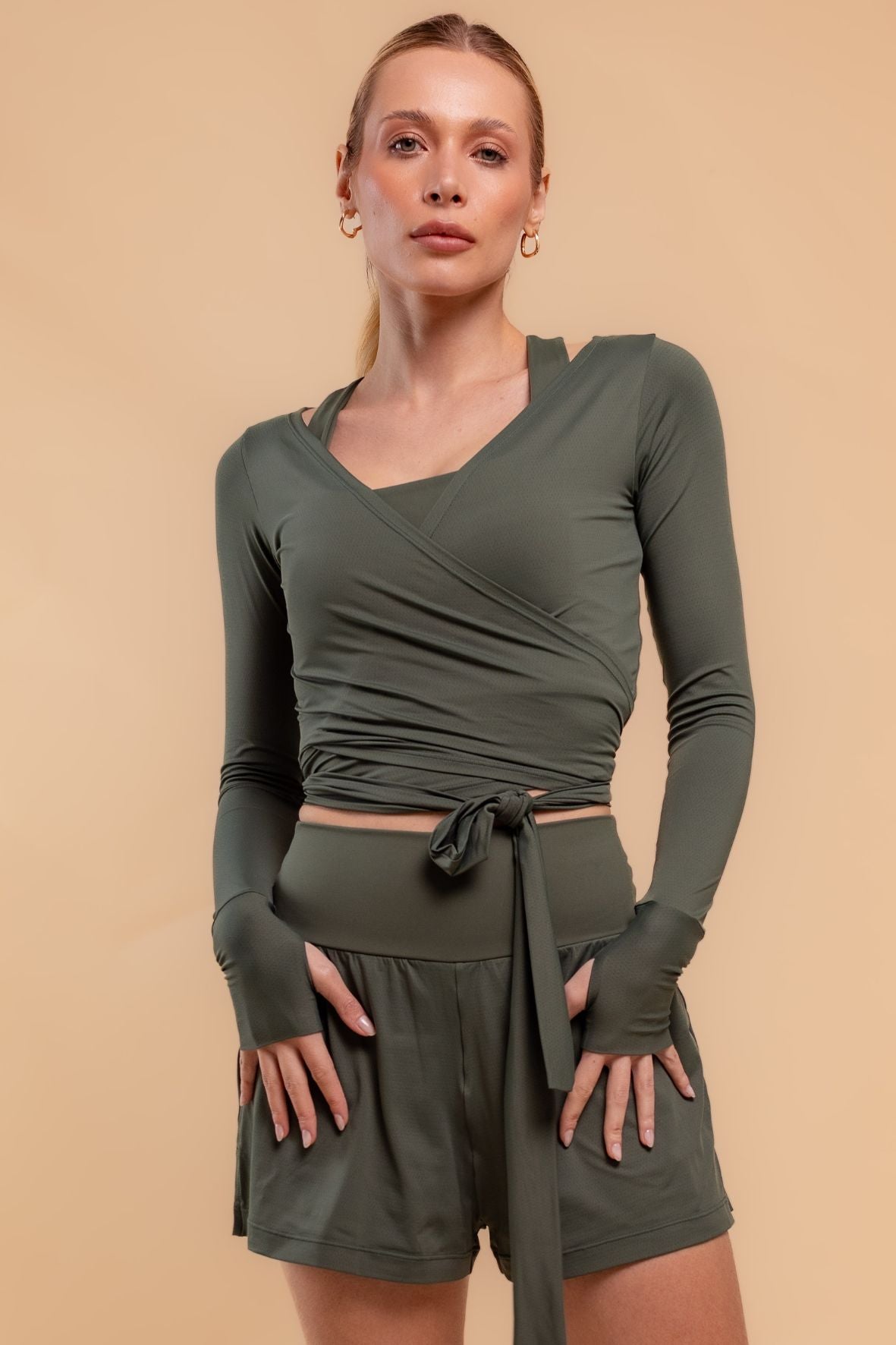 Shorts  corrida dois bolsos verde escuro