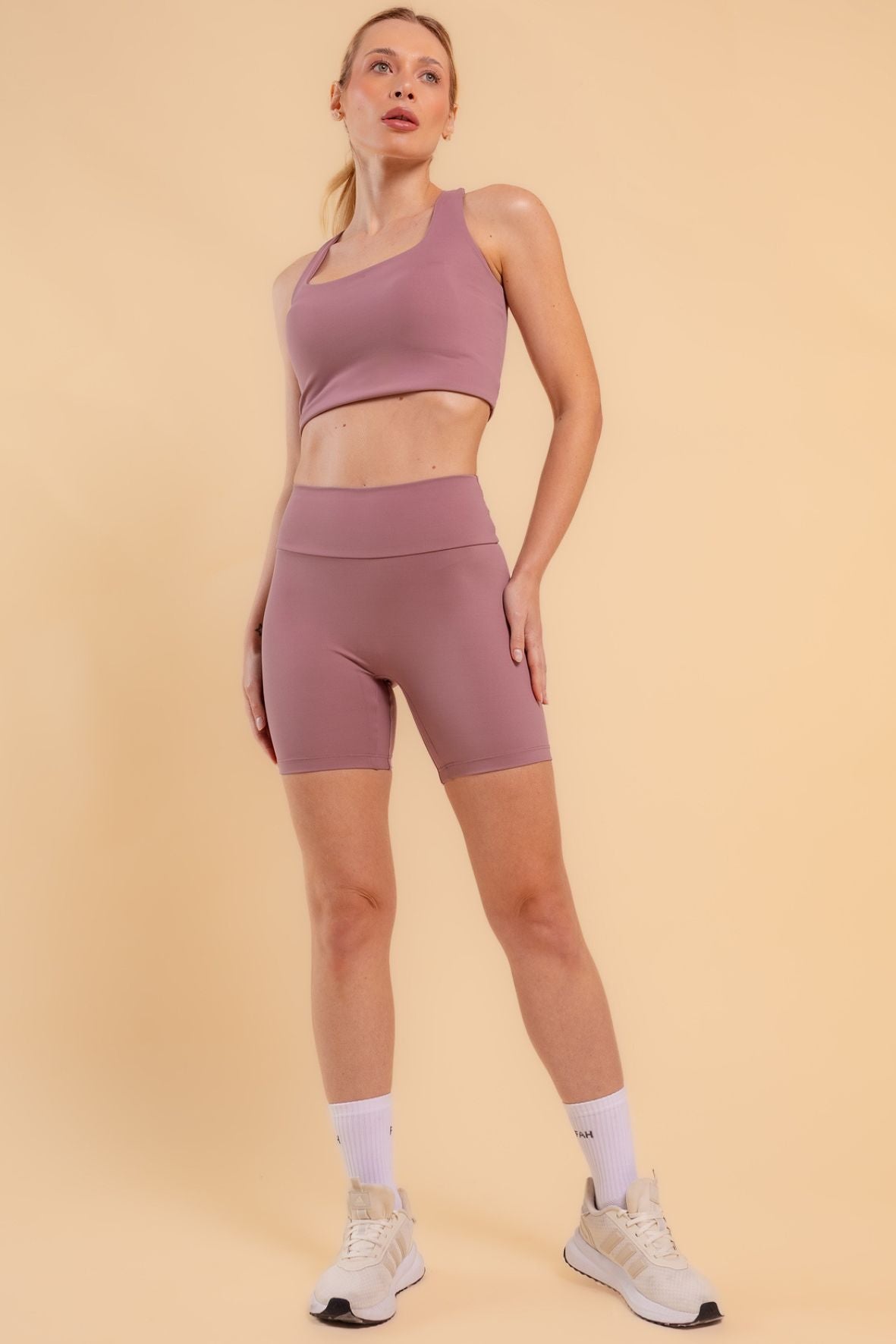 Shorts sem costura frontal sculpt satin