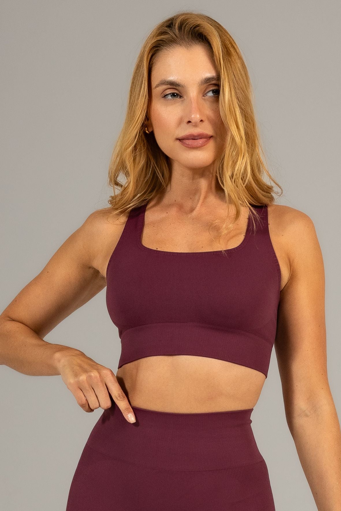 Conjunto sem costura legging e top nadador ameixa
