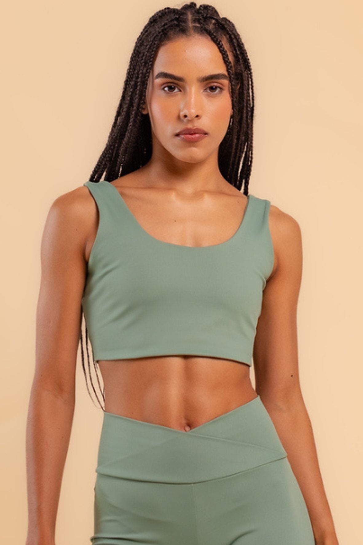 Top decote U frente e costas sculpt verde claro