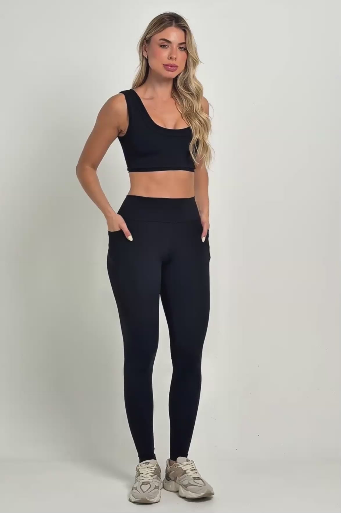Conjunto Legging bolsos laterais e top camada dupla preto