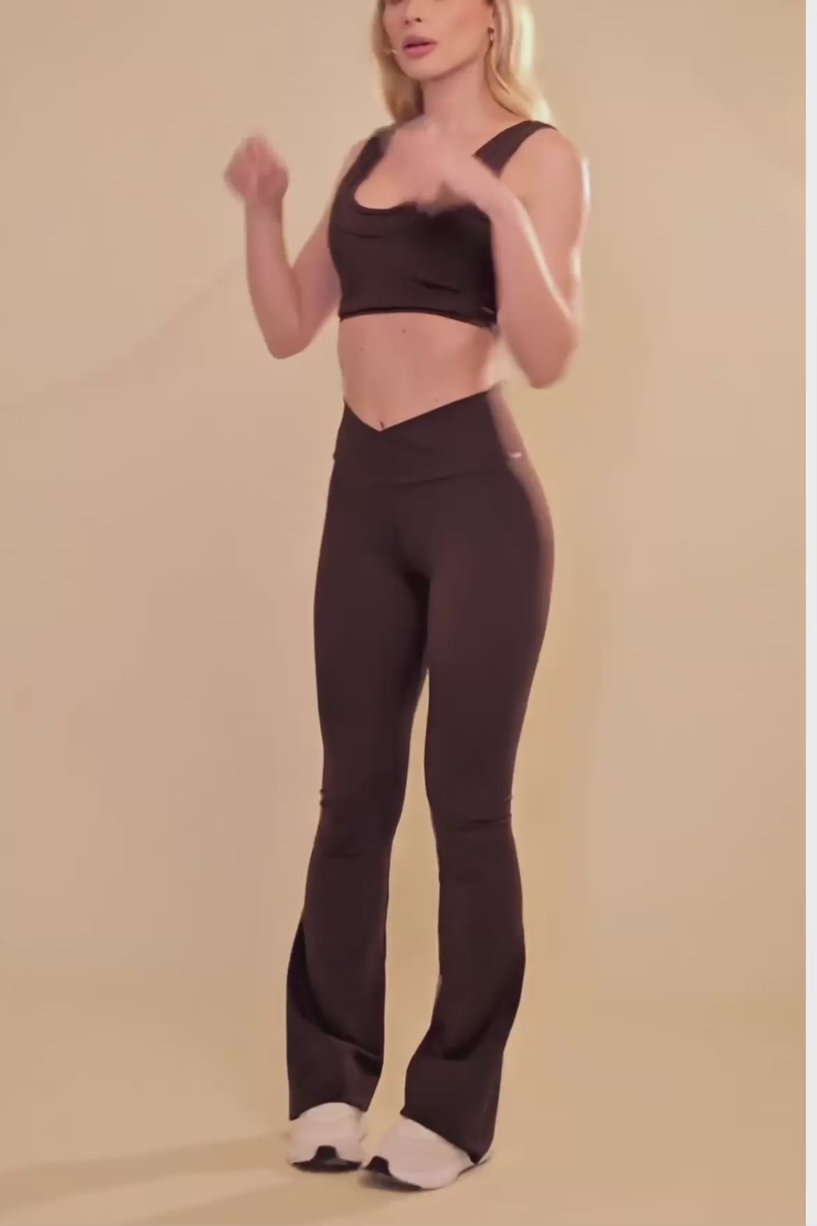 Conjunto flare Adaptive café
